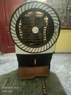 ROOM COOLER WITH AIR COMPRESSOR
