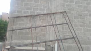 2 iron stands
