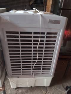 urgent sell krna ha condition 10by 10 hard body ma
