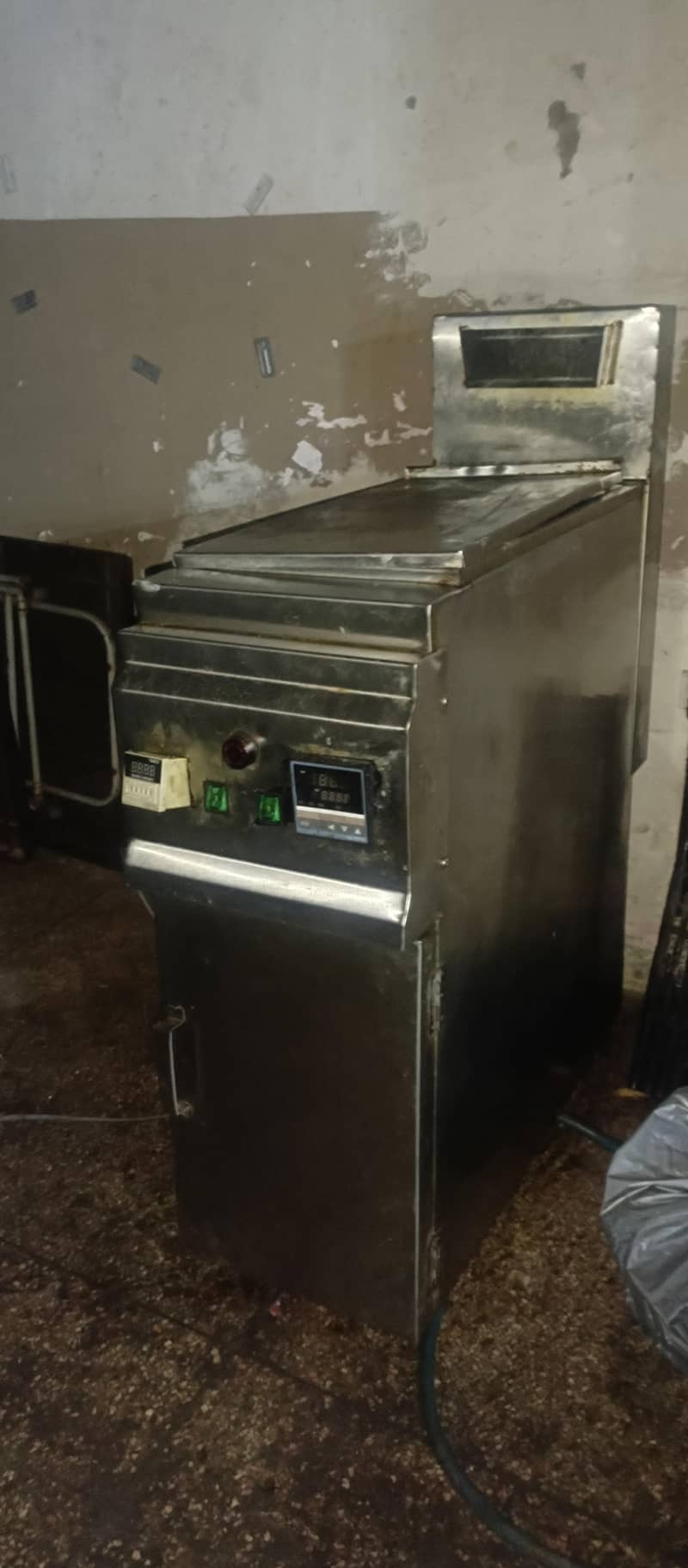fryer for sale condition 10/10 only 5 month use 0