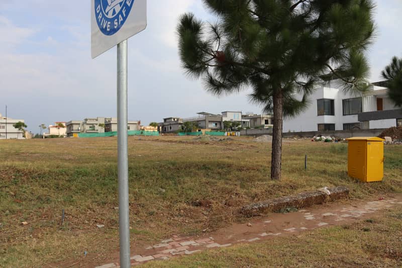 Prime Location! 9 Marla Plot on 120 Ft Boulevard | Ready to Build | Front Back Open 3
