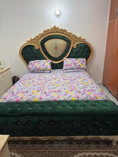 Bed with Dressing and Side Tables