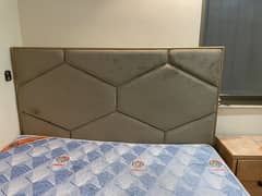 Bed with 2 side tables