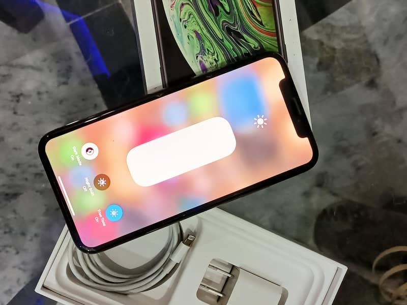 Iphone Xs Box Opened 5