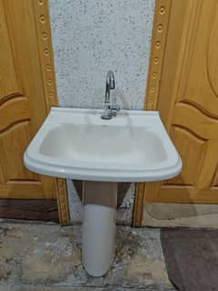 Used But new wash basin/basen for sale. .