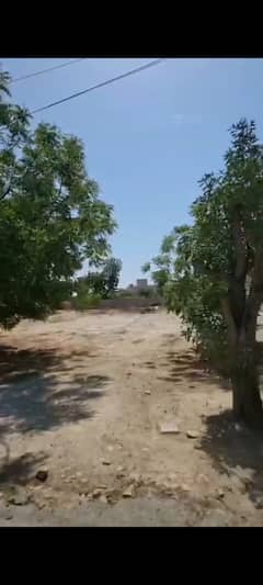 400 sqy plot on wide road Location for sale