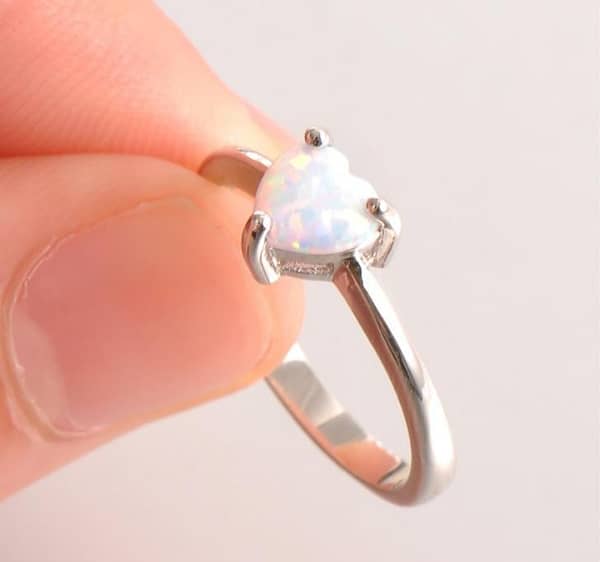 Silver Opal Heart Rings – A Blend of Style and Elegance