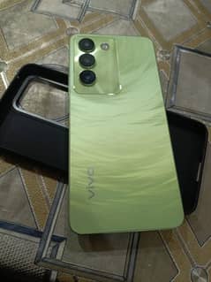 y100 with box and charger in lush condition