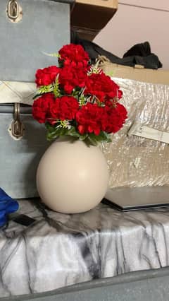Elegant Round Flower Vase – Decorative Red Flowers – Only Rs. 600
