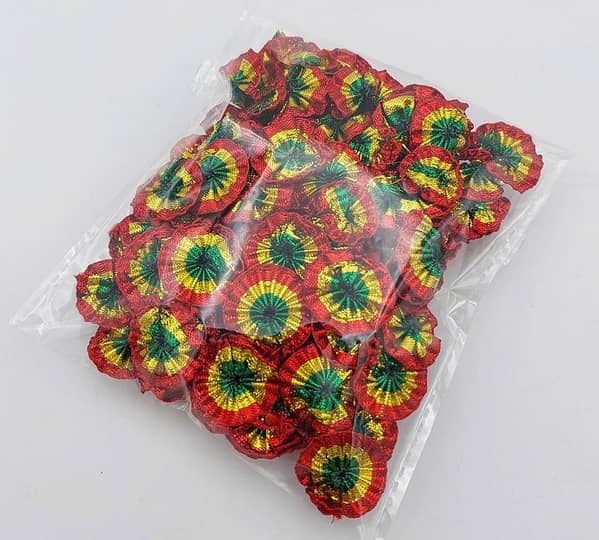 25-Pack of 1-Inch Gotta Patti Flowers in Red, Gold, and Green for Crafting