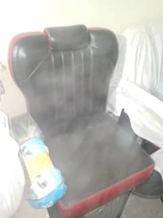 Salon chair in best condition
