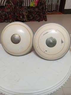 2 Celling fans is very condition each fan 4000