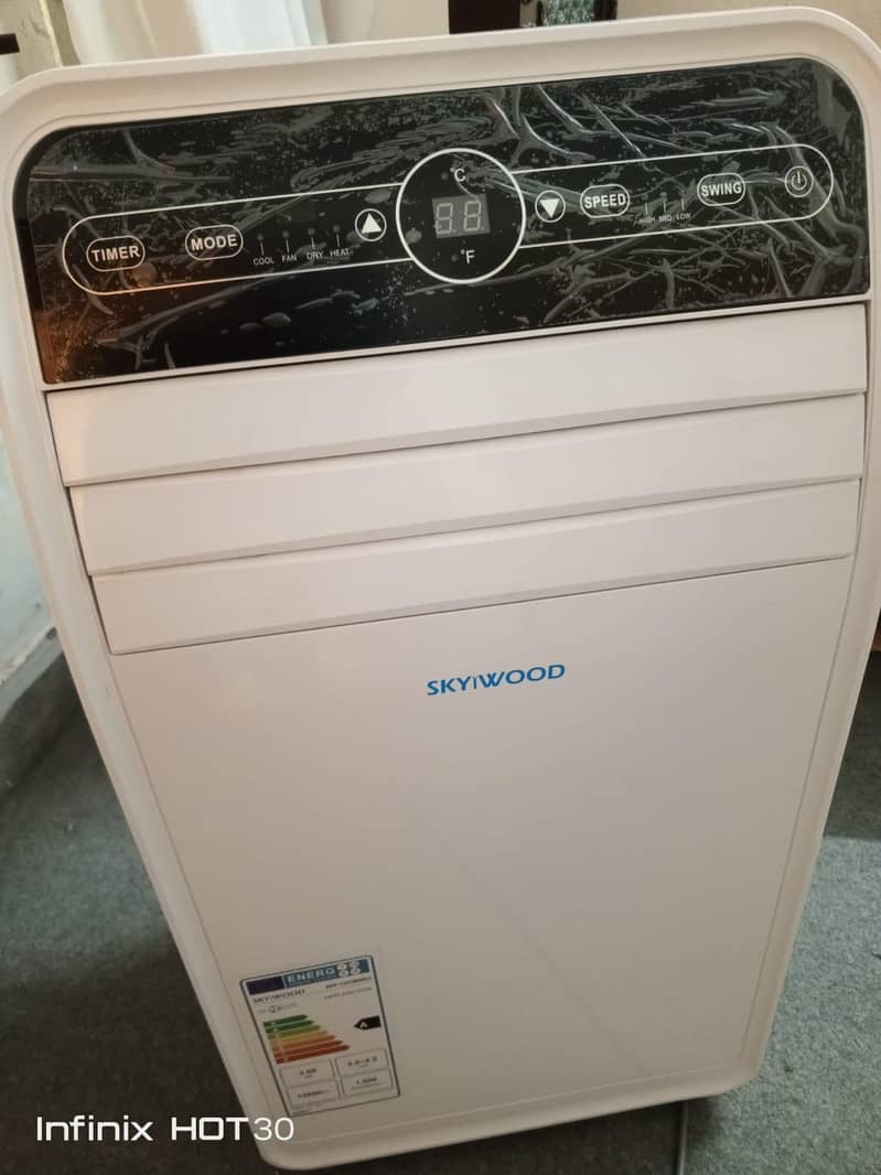 Portable Ac almost new in warranty Heat and Cool in Excelent Condition 0