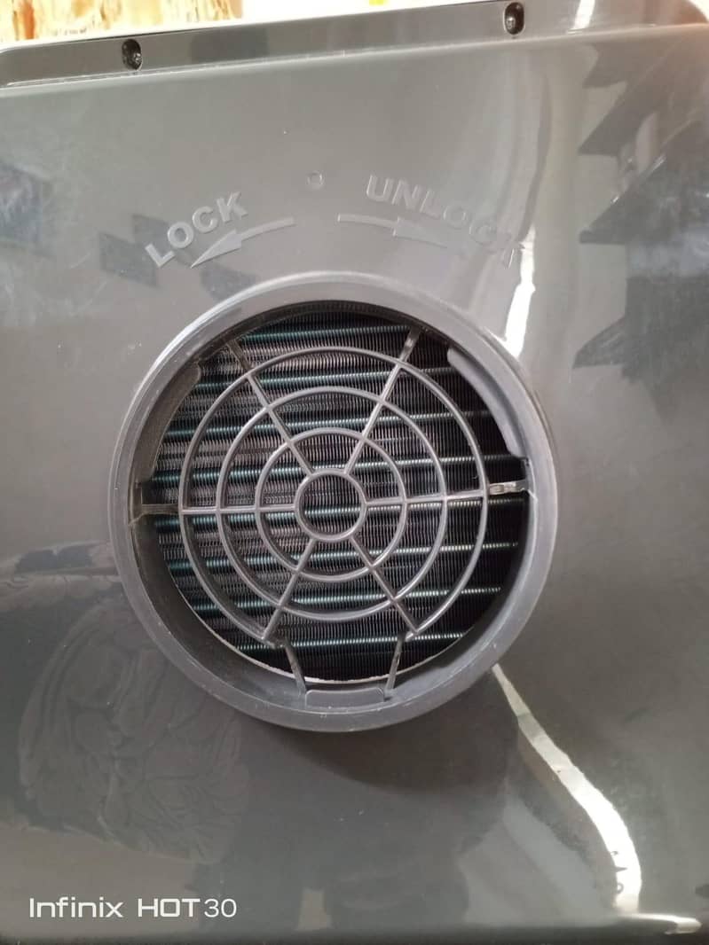 Portable Ac almost new in warranty Heat and Cool in Excelent Condition 2