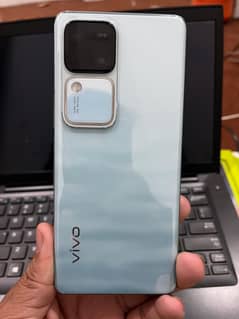 Vivo V30