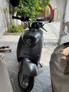 metro m6 scooty brand new