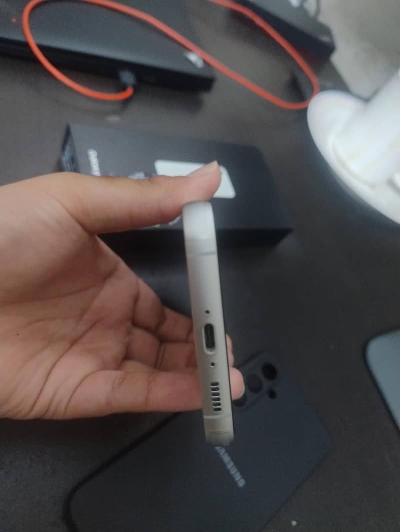 s23 FE - non pta - with Box - with Sim time available 6