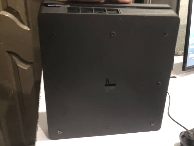 Ps4 1tb with 2 controllers 1