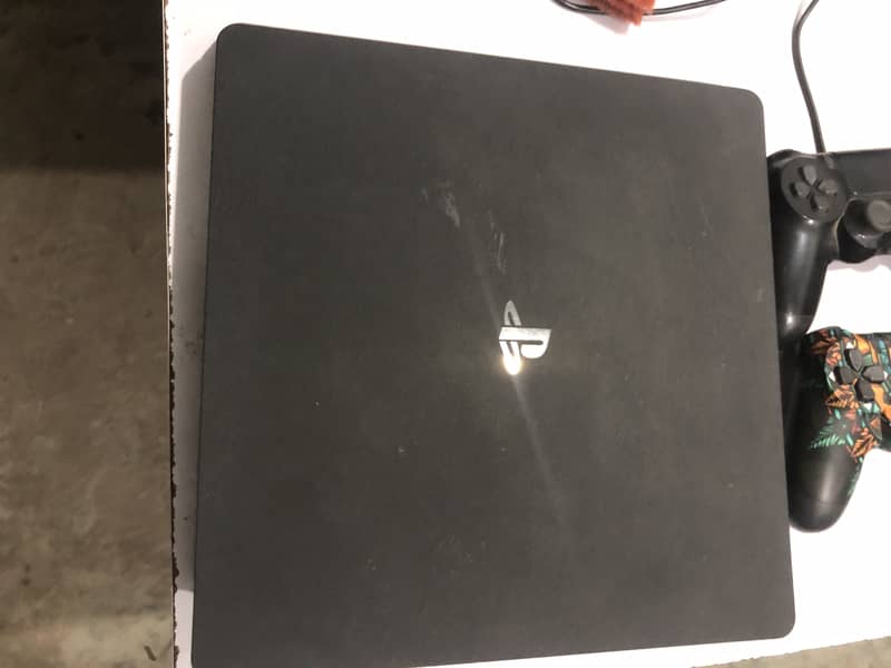 Ps4 1tb with 2 controllers 2