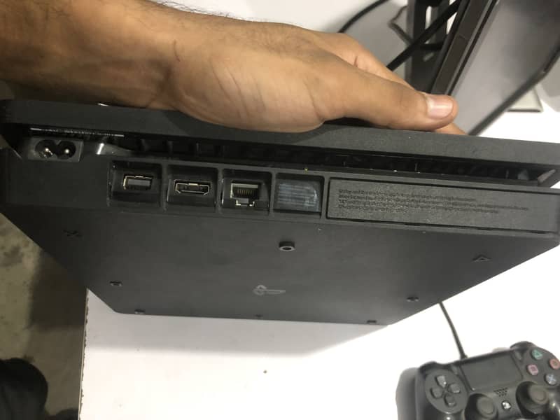 Ps4 1tb with 2 controllers 3