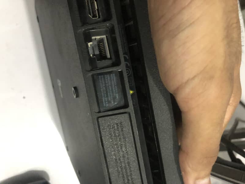 Ps4 1tb with 2 controllers 4
