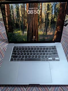 MacBook Pro 2019 16 inch Core i7 16GB RAM/512GB SSD