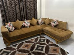 L-shape sofa in new like condition