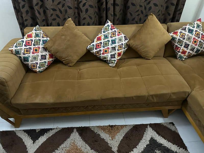 L-shape sofa in new like condition 2