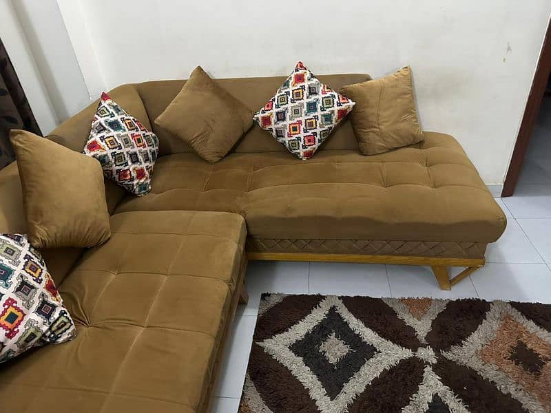 L-shape sofa in new like condition 3