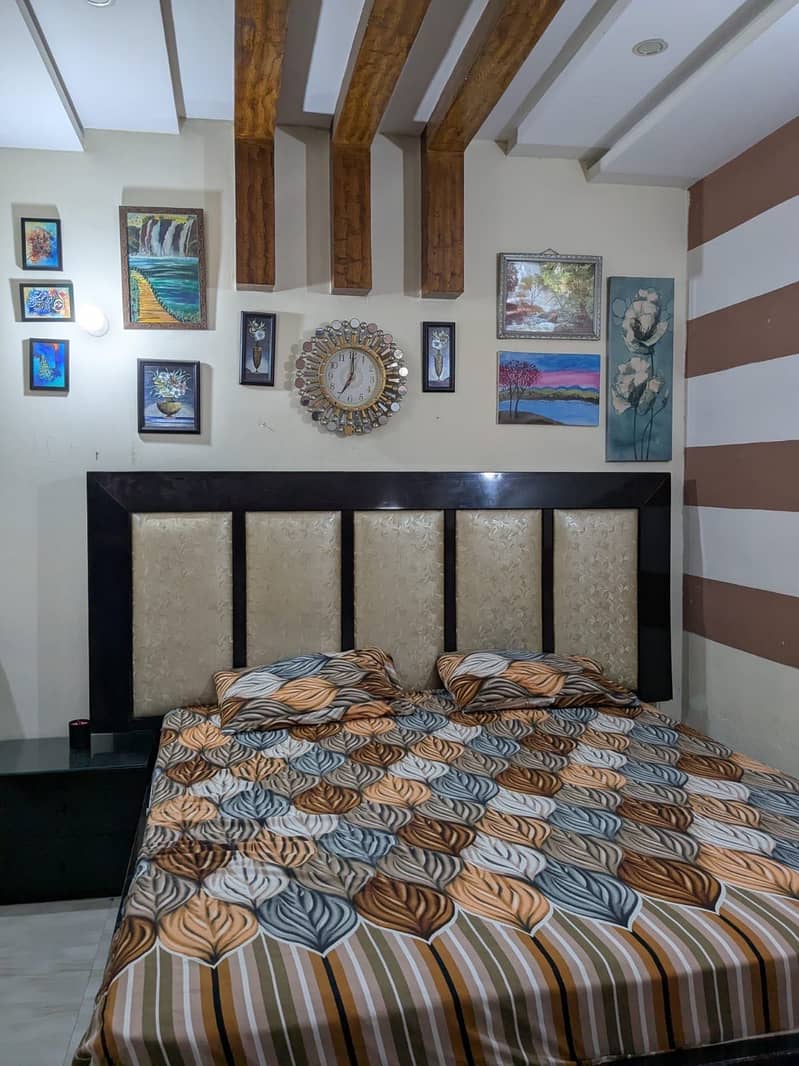 Bed with side tables and dressing table 5