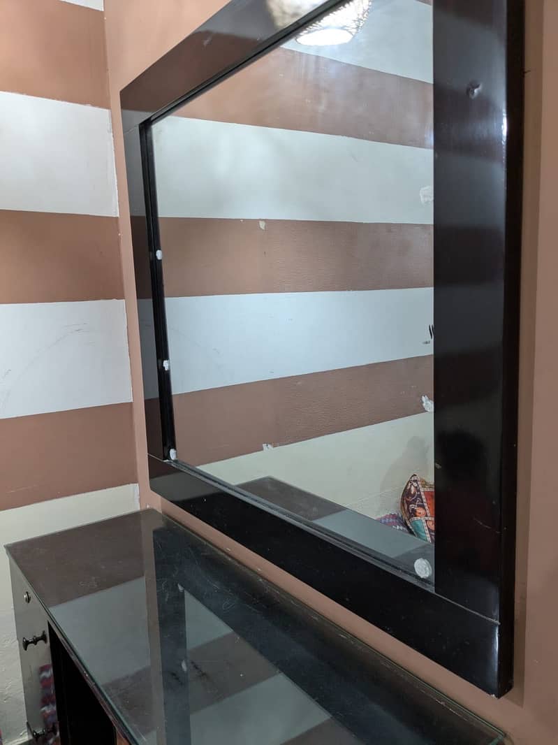 Bed with side tables and dressing table 6