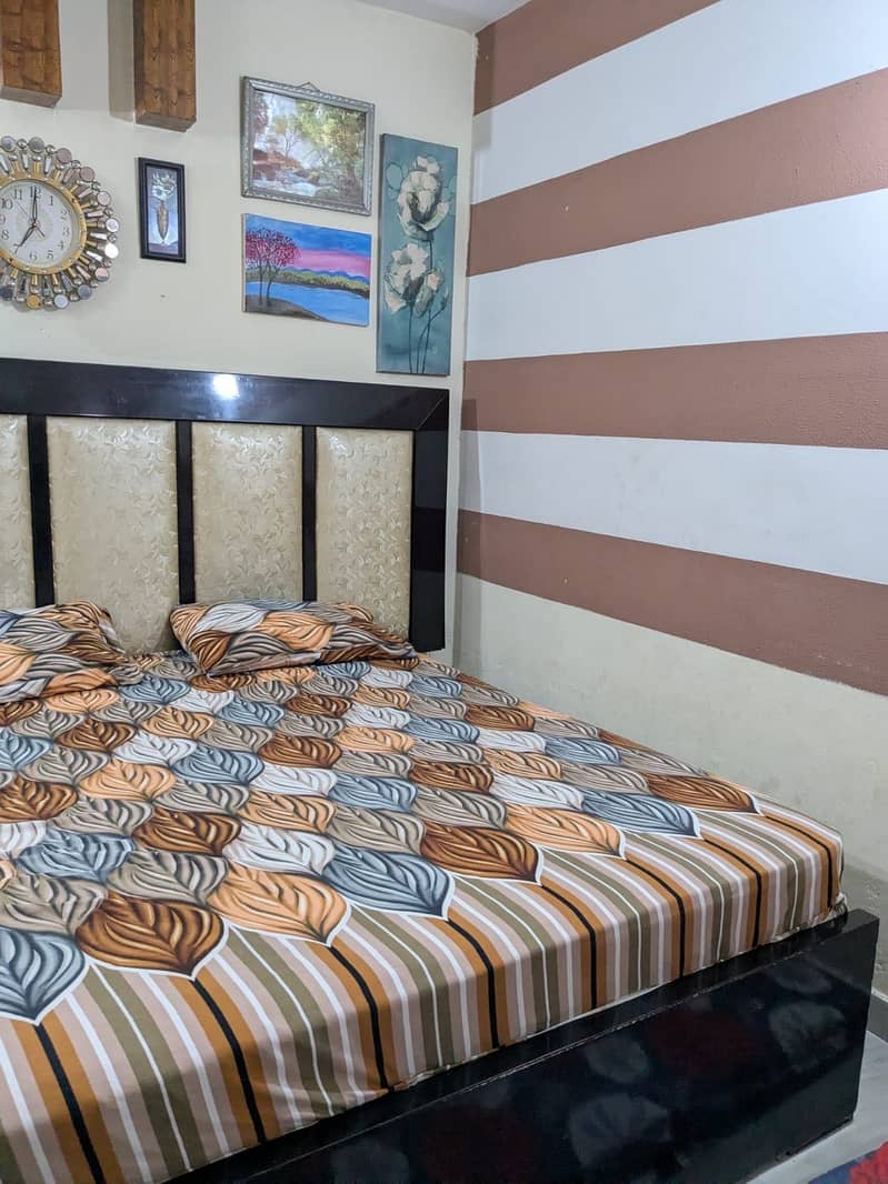 Bed with side tables and dressing table 7