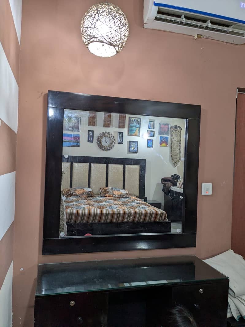 Bed with side tables and dressing table 10