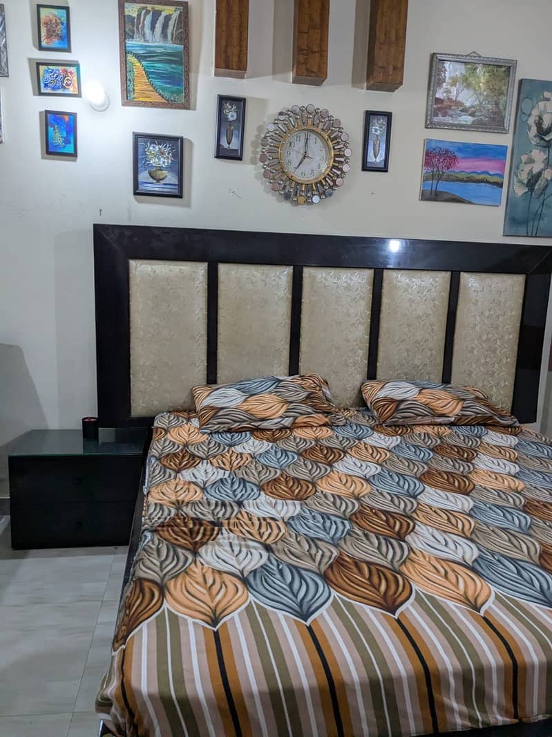 Bed with side tables and dressing table 11
