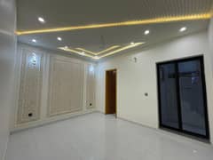 INDE COMMERCIA USE FOR SCHOOL BEAUTY POULAR COACHING CENTRE PRIME LOCATION MAIN 200 FT ROAD GULSHAN-E-IQBAL BLOCK 1