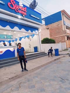 job KY Liya Larki ki zarorat hai hamy Khanewal football Chok. .