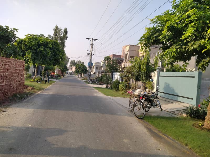 Prime Location 10 Marla Plot For Sale In C Block, Central Park Lahore 5