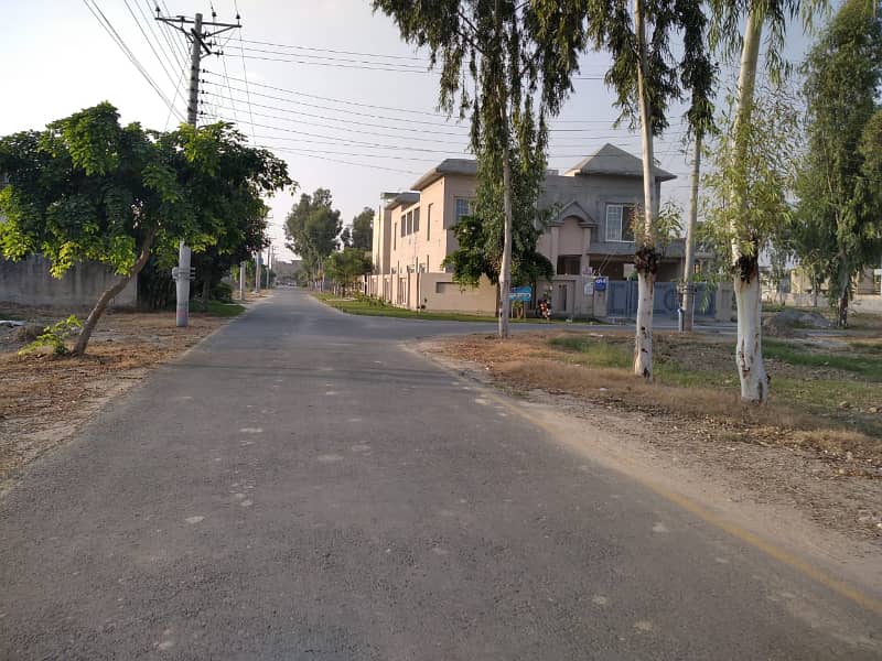 Prime Location 10 Marla Plot For Sale In C Block, Central Park Lahore 11