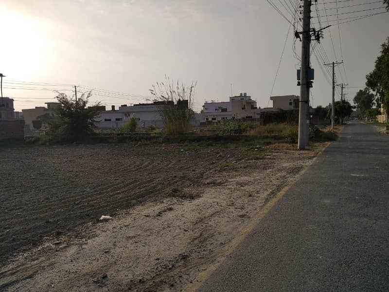 Prime Location 10 Marla Plot For Sale In C Block, Central Park Lahore 13