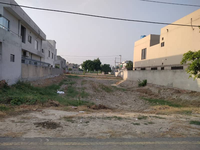Prime Location 10 Marla Plot For Sale In C Block, Central Park Lahore 16