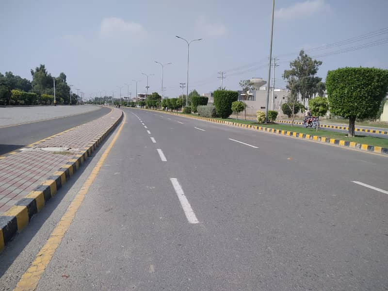 Prime Location 10 Marla Plot For Sale In C Block, Central Park Lahore 19