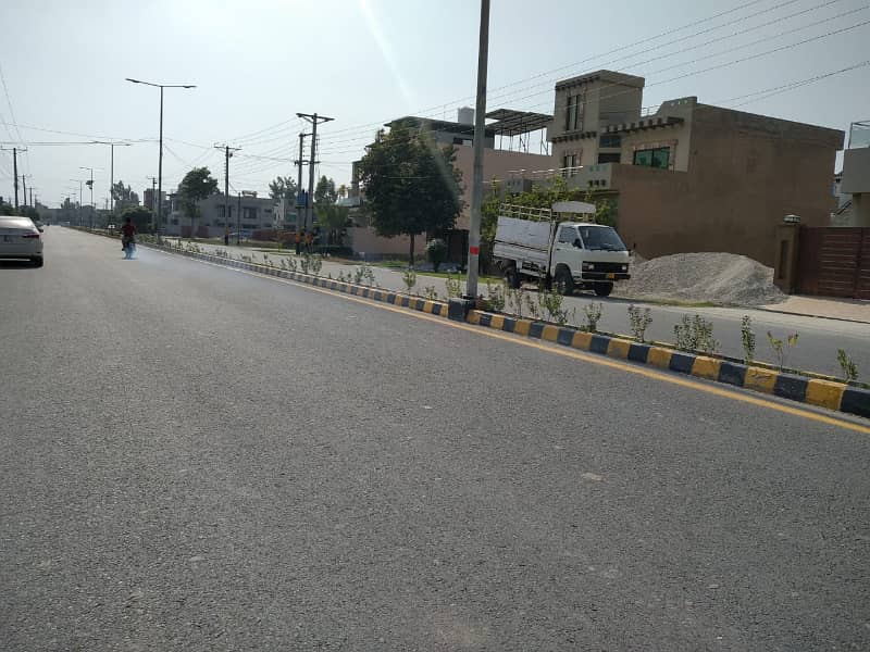 Prime Location 10 Marla Plot For Sale In C Block, Central Park Lahore 28