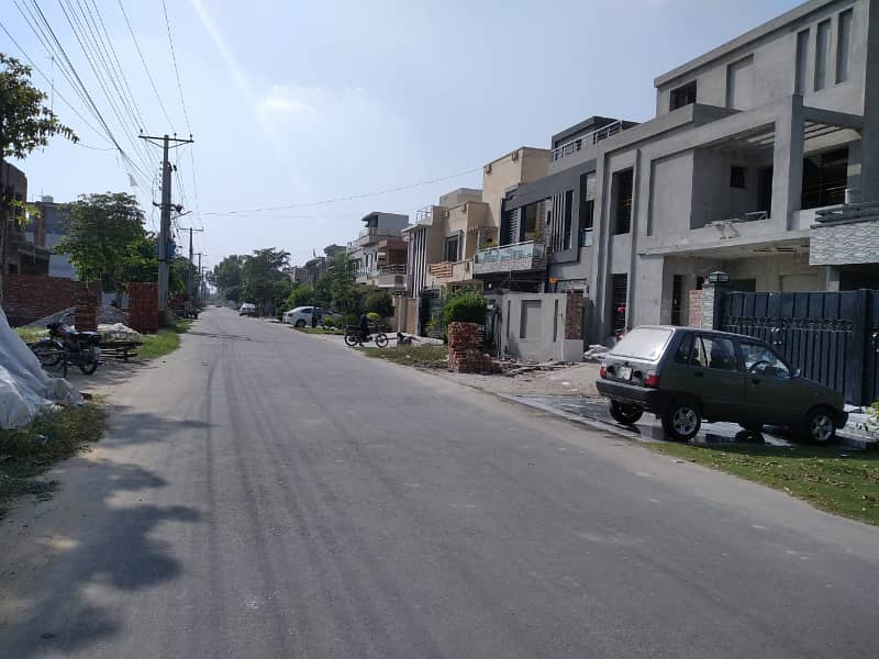 Prime Location 10 Marla Plot For Sale In C Block, Central Park Lahore 29