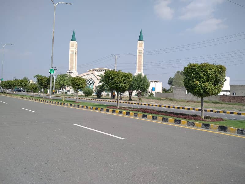 Prime Location 10 Marla Plot For Sale In C Block, Central Park Lahore 32