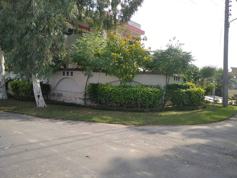Prime Location 10 Marla Plot For Sale In C Block, Central Park Lahore 33