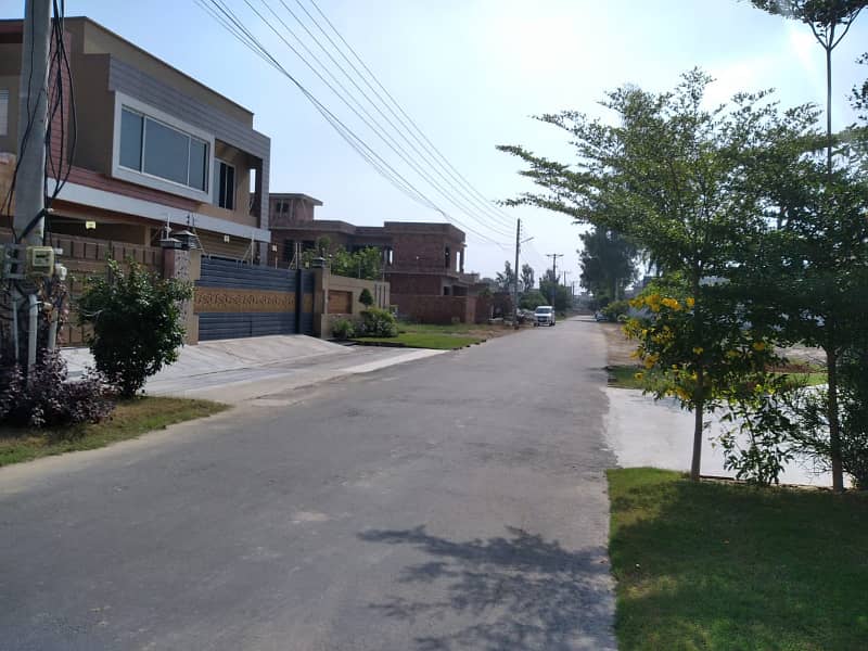 Prime Location 10 Marla Plot For Sale In C Block, Central Park Lahore 34