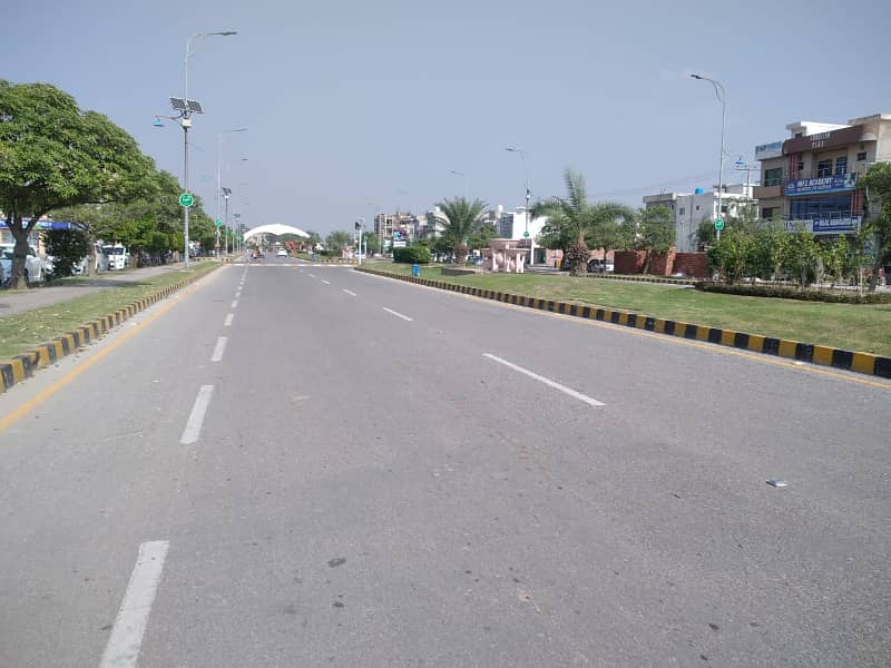 Prime Location 10 Marla Plot For Sale In C Block, Central Park Lahore 37