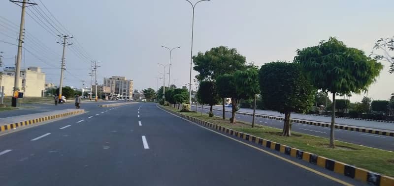 Prime Location 10 Marla Plot For Sale In C Block, Central Park Lahore 39