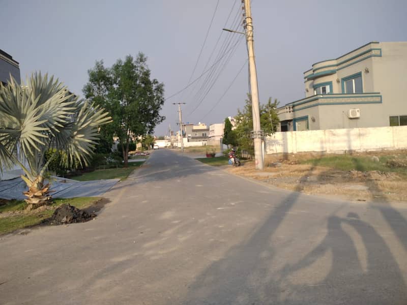 Prime Location 10 Marla Plot for Sale in C Block, Central Park Lahore 17