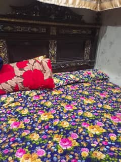 shesham ka bed ha pure or side table